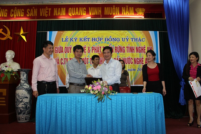 Quan hệ đối tác và mở rộng nguồn thu