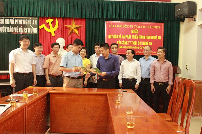 Ký kết hợp đồng ủy thác chi trả DVMTR giữa Quỹ Bảo vệ và phát triển rừng tỉnh Nghệ An với Công ty TNHH SCI Nghệ An